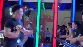 花式动感单车教学视频,跟随花式动作，燃情塑形之旅