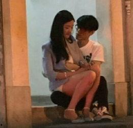 摸胸亲下面视频,揭秘摸胸亲下面视频背后的故事