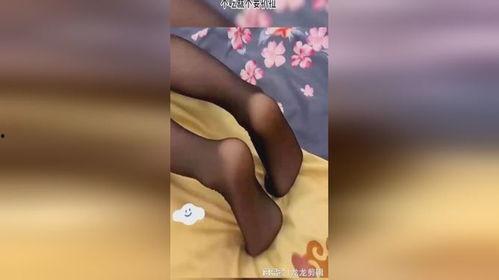 女生被挠脚心的视频,揭秘女生脚心挠痒的趣味瞬间