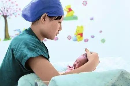 水中生宝宝视频,见证生命诞生的独特瞬间