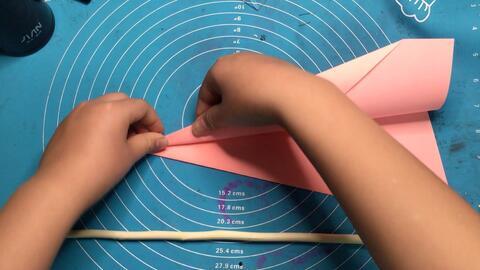 复仇者纸飞机飞行视频,飞行特技大揭秘