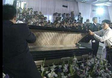 邓丽君下葬视频,永恒的旋律，无尽的怀念
