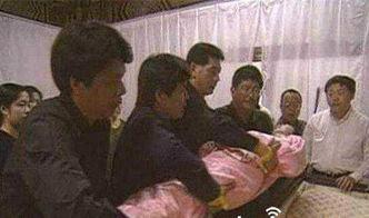 邓丽君下葬视频,永恒的旋律，无尽的怀念