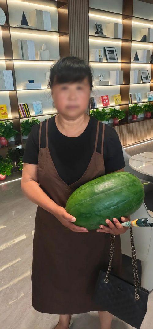 今日大瓜天天围观,今日大瓜，天天围观，热点追踪不停歇