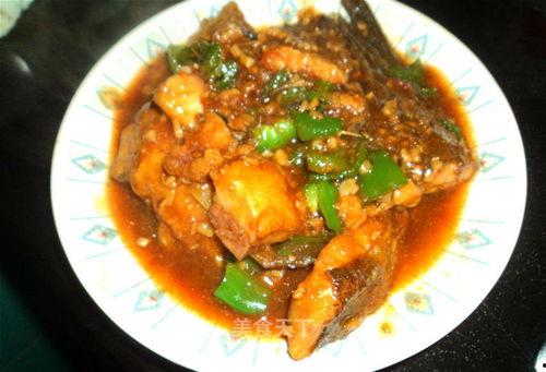 红烧鲤鱼块的做法视频,家常美味，色香味俱全的烹饪教程